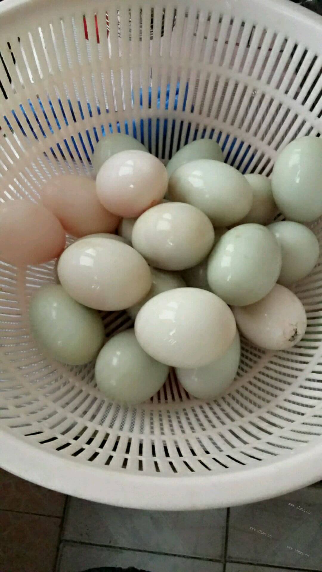清香鲜美的咸鸭蛋糯米饭做法图解2)