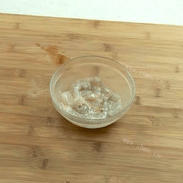 美味的滑蛋虾仁做法图解2)
