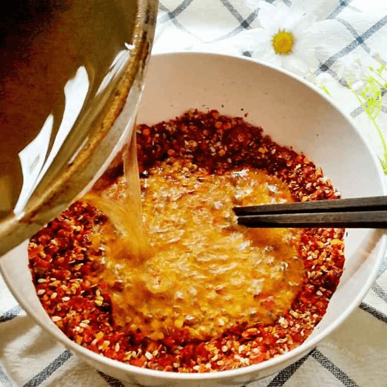 自制辣椒油做法图解4)