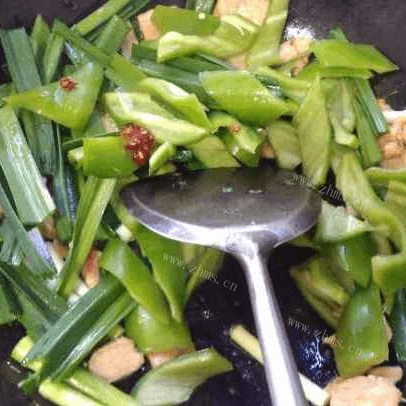 美味的农家小炒肉做法图解3)