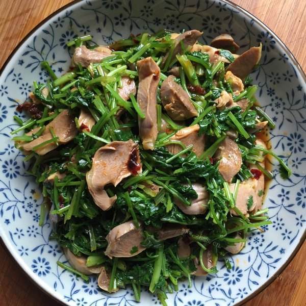 美味的香拌鸭珍