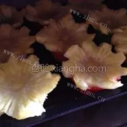 别致的烤菠萝花做法图解2)