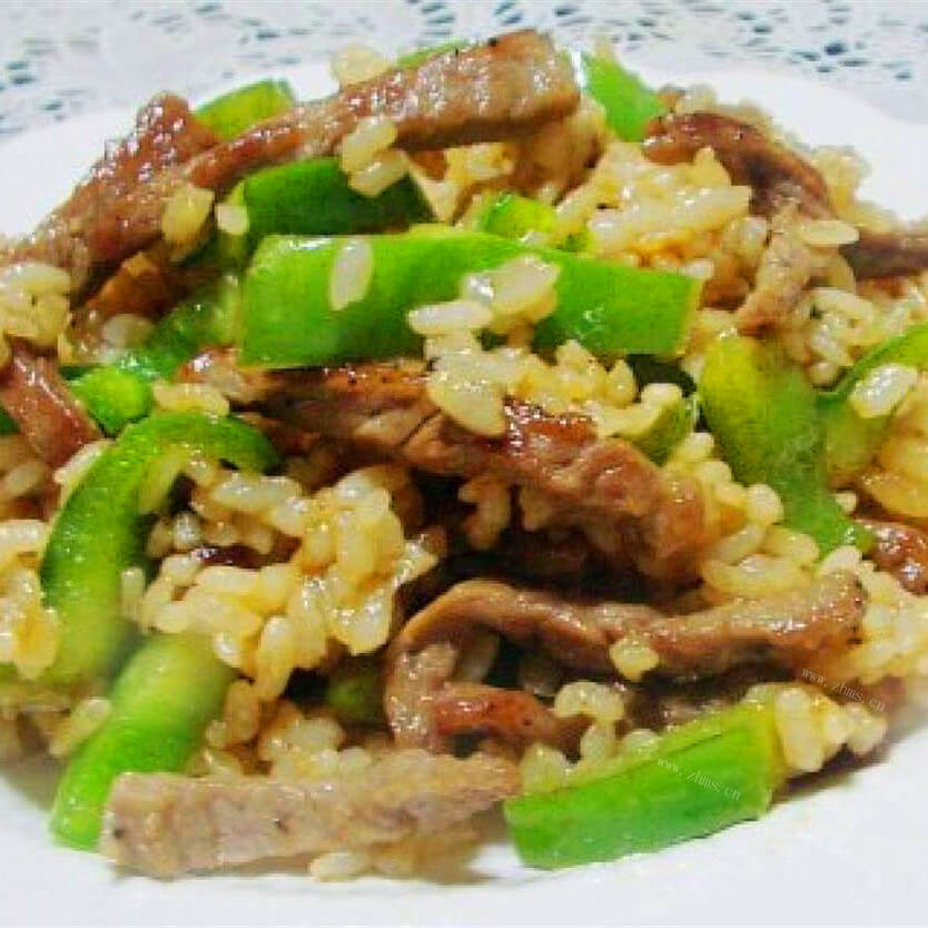 香喷喷的青椒洋葱炒饭