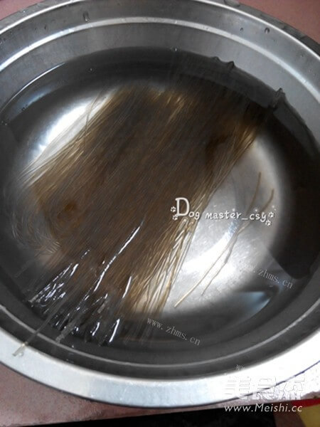 香辣的海带烧粉丝做法图解2)