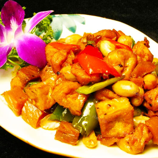 可口的五花肉炖豆腐泡