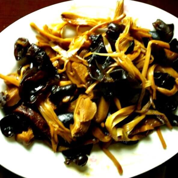 美味的黑木耳野山笋烧烤麸