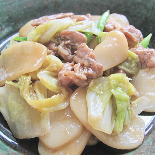 美味的鱼香肉片炒年糕