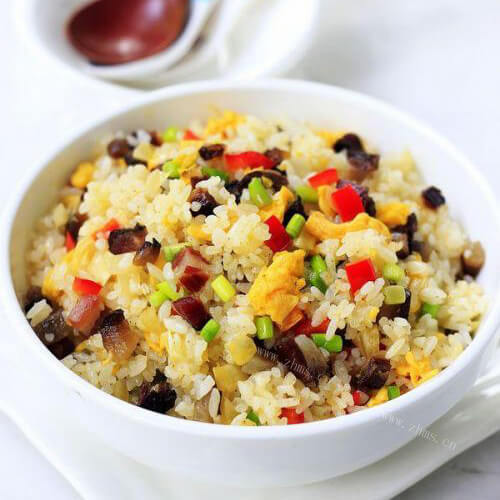 美味的泡菜腊肉蛋炒饭