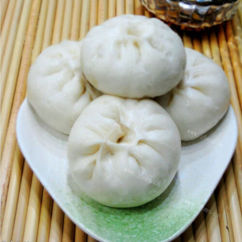 油腻腻的油渣包子