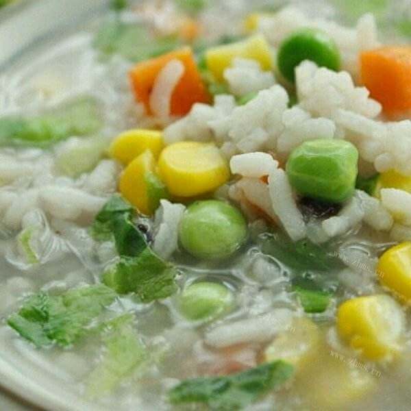 营养的什锦蔬菜肉末粥