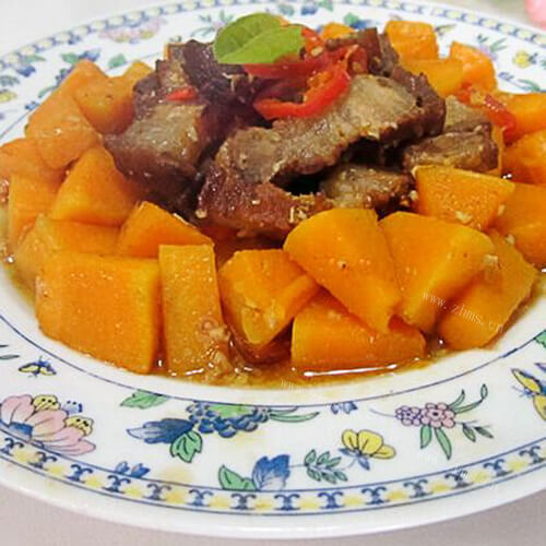 美味的南瓜烧腊肉