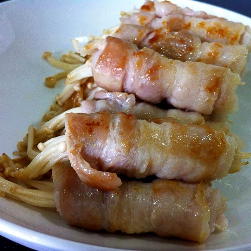 美味的猪肉金针菇卷