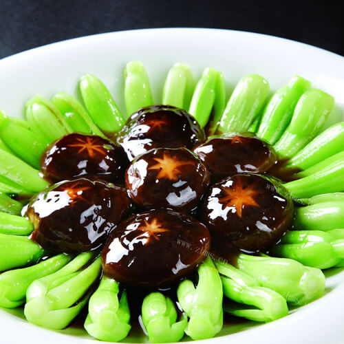 可口的白蘑菇扒油菜
