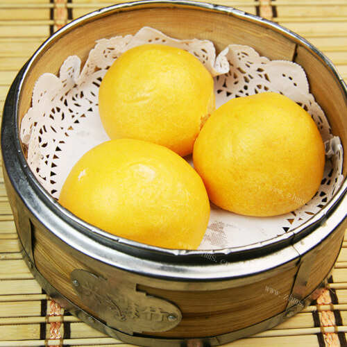 美味的蘑菇奶黄包