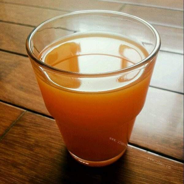 美味的胡萝卜菠萝浓汁