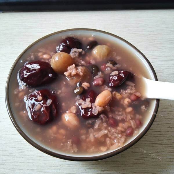 祛湿美容的红豆薏米甜汤