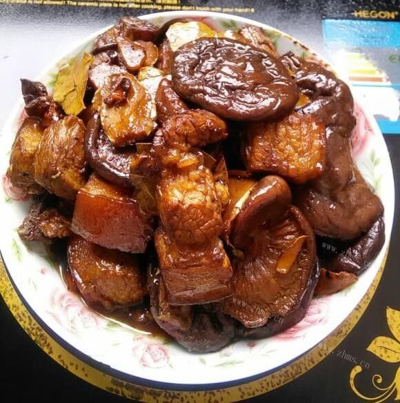 好吃的红烧肉焖干香菇
