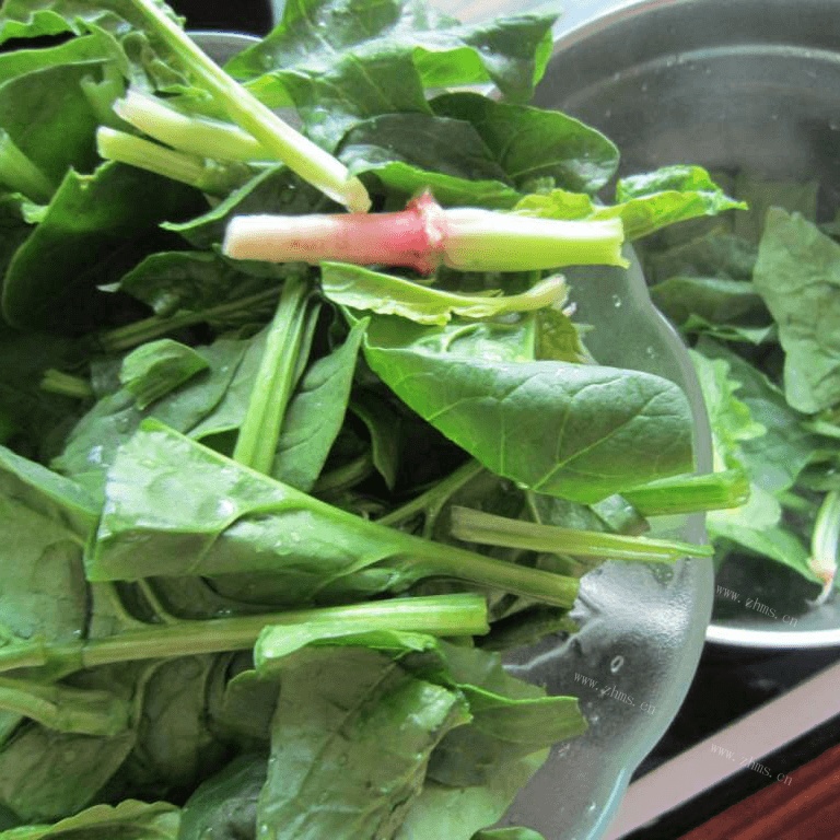 菠菜猪肝汤做法图解4)