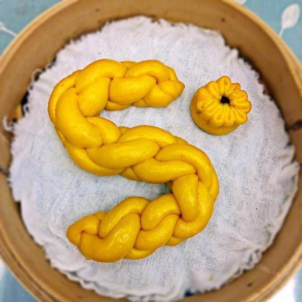可爱的胡萝卜麻花馒头