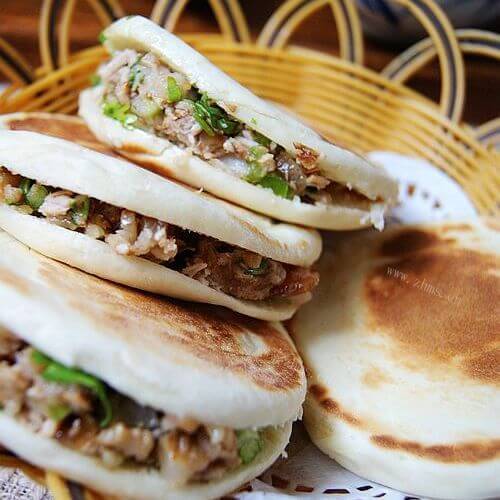 特色菜尖椒香菜肉夹馍