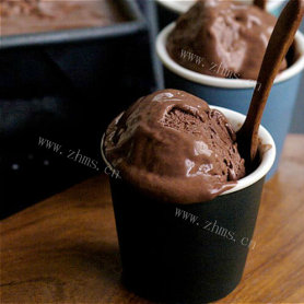 甜品黑巧克力冰激凌
