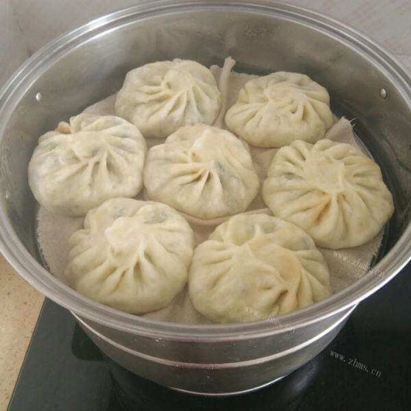 美味的猪肉白菜馅大包子