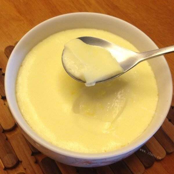 美味的纯奶炖蛋