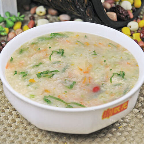 美味的白菜牛肉小米粥