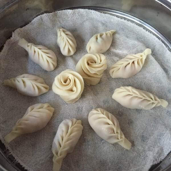 美味的茴香鸡蛋蒸饺
