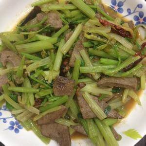 好吃的猪肉炒西芹