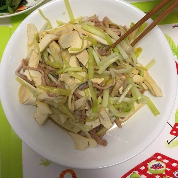 韭黄香干炒鸡胗