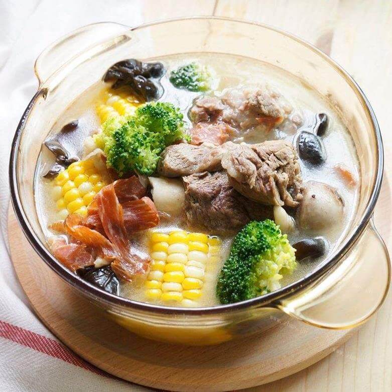 清香美味的西兰花排骨汤