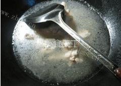 好吃的咖喱鸡翅根煮粉丝做法图解4)
