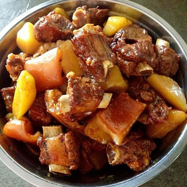 美味排骨土豆一锅焖