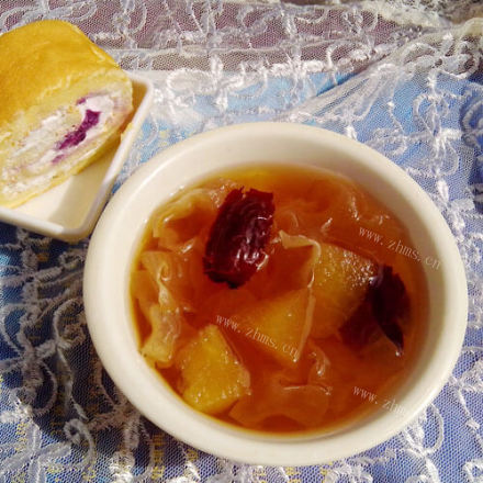 美味山楂红枣苹果汤