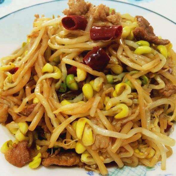 美味的豆芽炒碴子