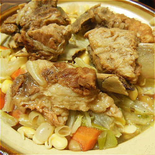 美味的排骨炖豆芽