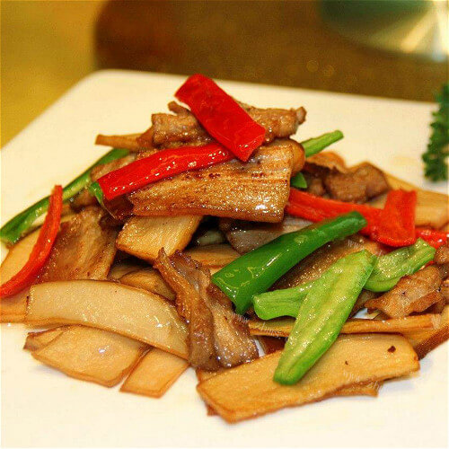 美味的肉片滑炒杏鲍菇