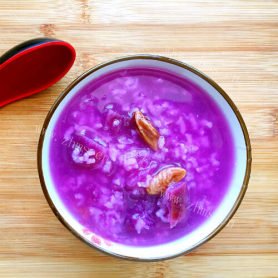 香甜的阿胶枣紫薯粥