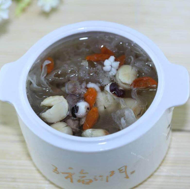好吃的芡实淮山木耳汤