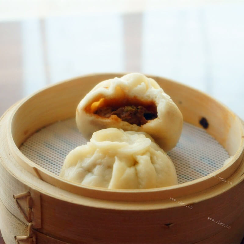 好吃的猪肉卷心菜包子