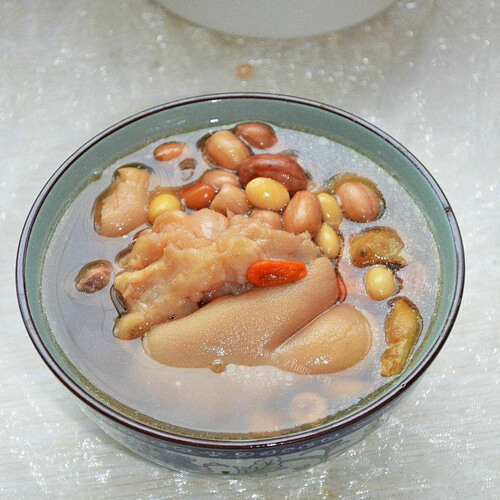 美味的清炖猪蹄