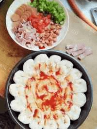 美味的香肠培根芝心披萨做法图解1)