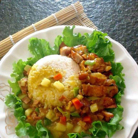 美味的咖喱烤鸡排盖饭
