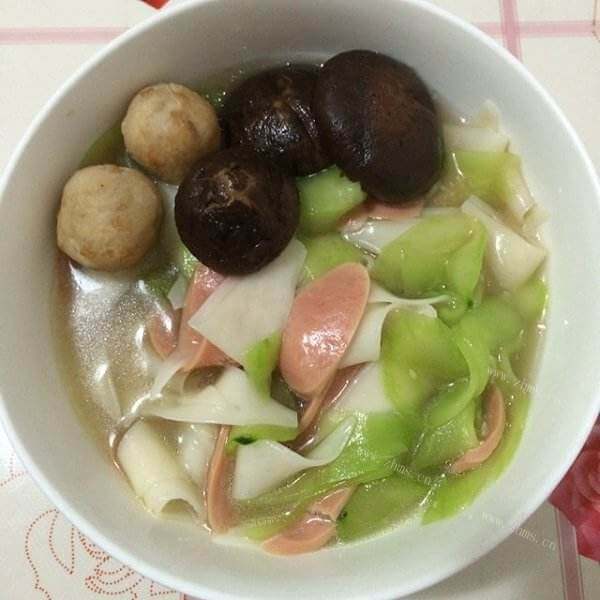 清淡的香菇刀削面 