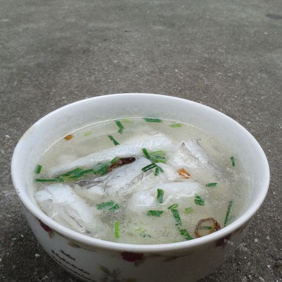 好喝的葱香豆腐鱼汤