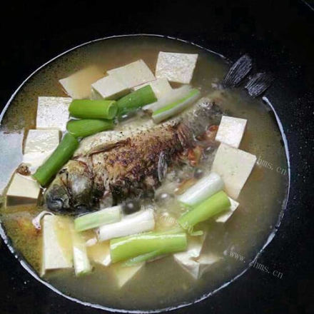 美味的鲫鱼豆腐白菜汤