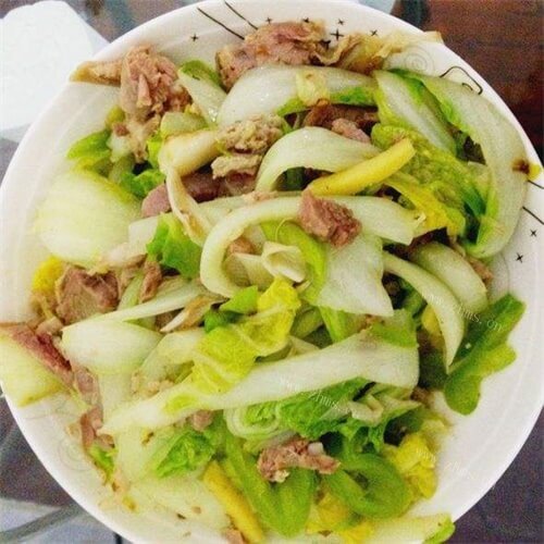 好吃的鸵鸟肉烧娃娃菜