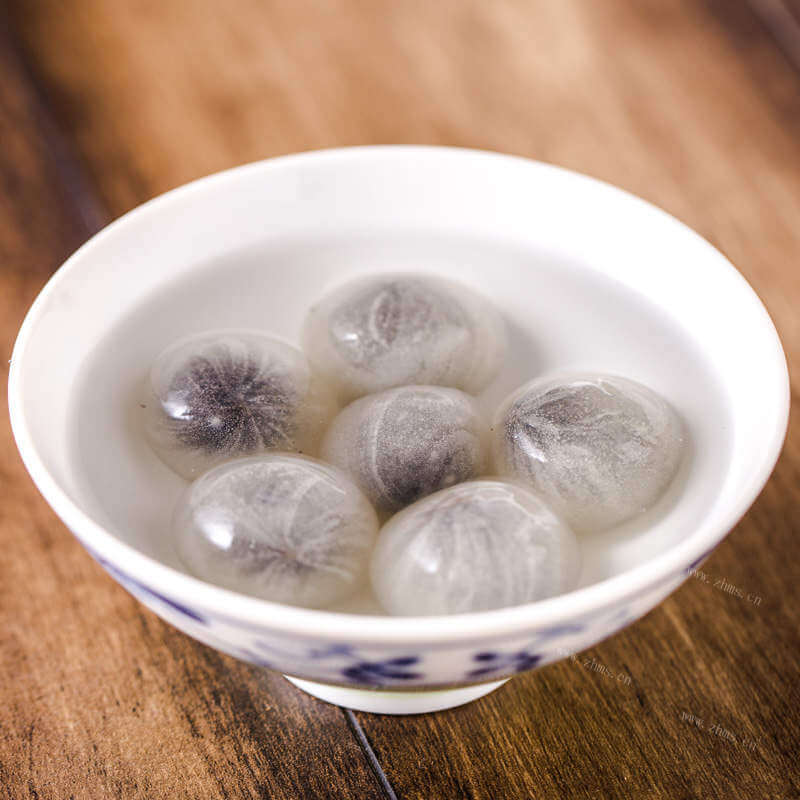 滋补的桂花流沙黑芝麻水晶汤