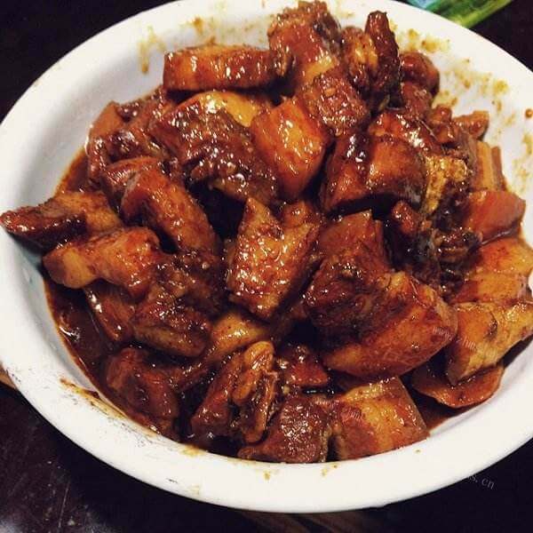 香喷喷的电饭煲酱香五花肉